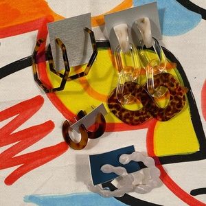 💥 Fashion Nova Lot of 4 acrylic earrings 💥